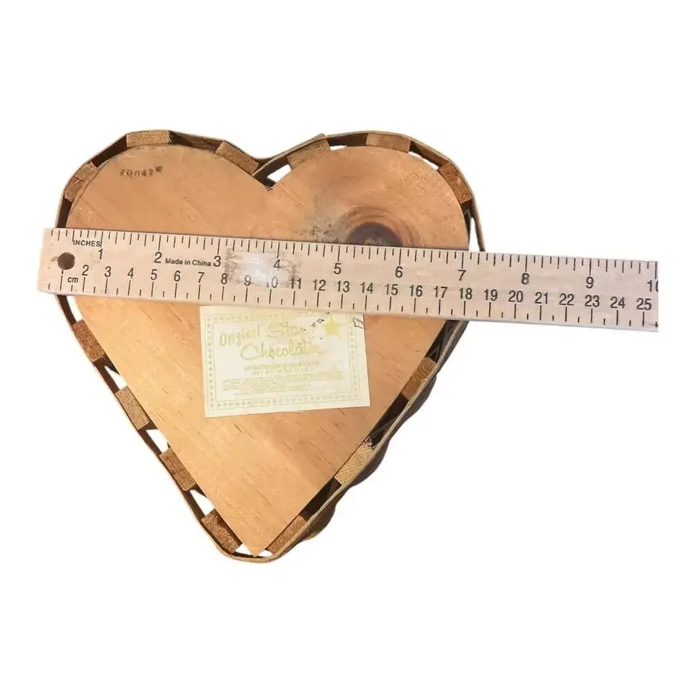 Unbranded staple woven chocolates